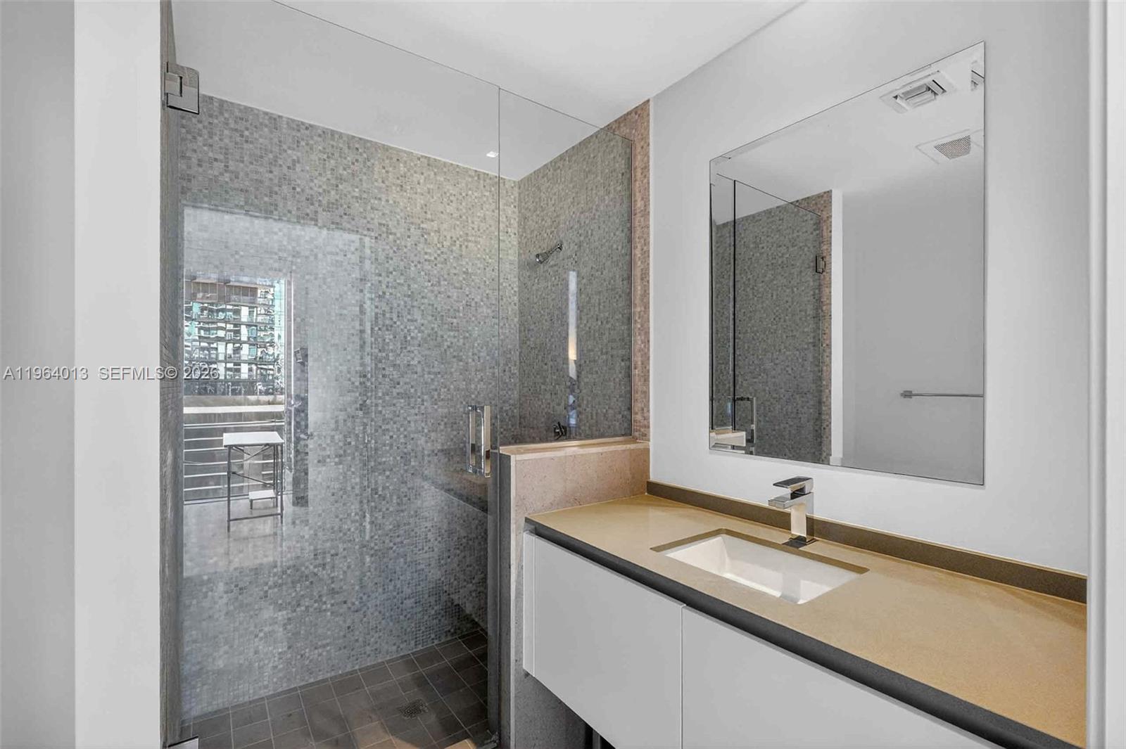 REACH CONDO - Residential