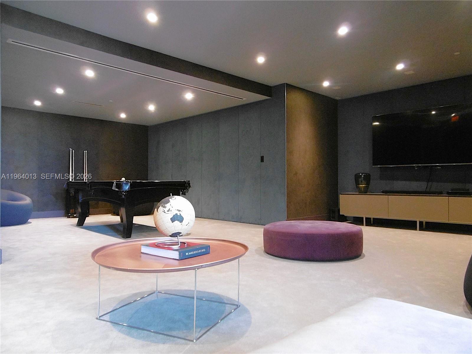 REACH CONDO - Residential