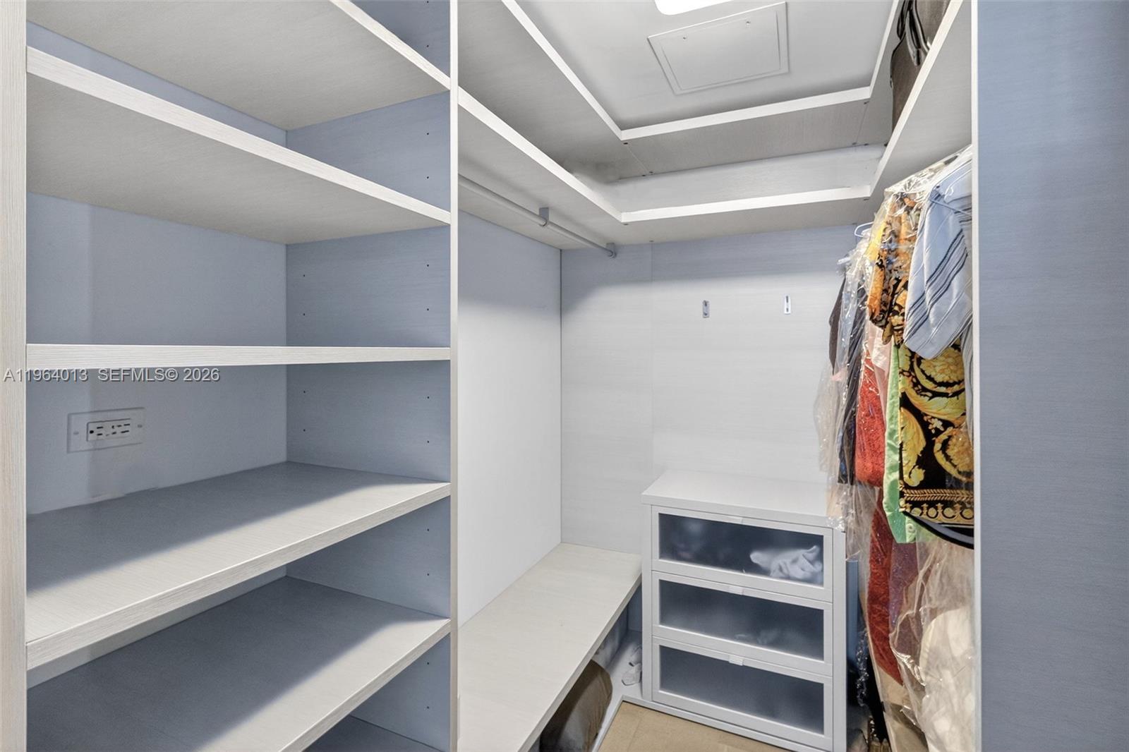 REACH CONDO - Residential