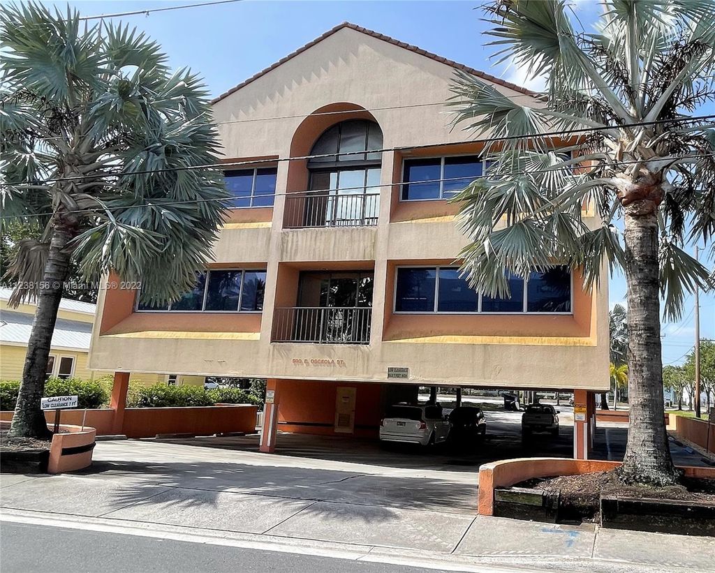 Photo of 500 SE Osceola St, Stuart, FL 34994 (MLS # A11238156)