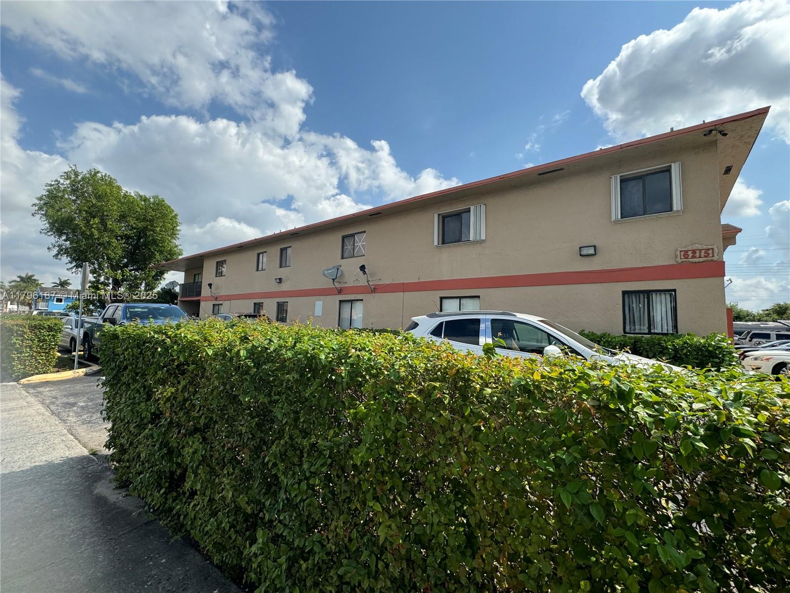 6215 W 22nd Ct 15, Hialeah, Miami-Dade County, Florida - 2 Bedrooms  
2 Bathrooms - 