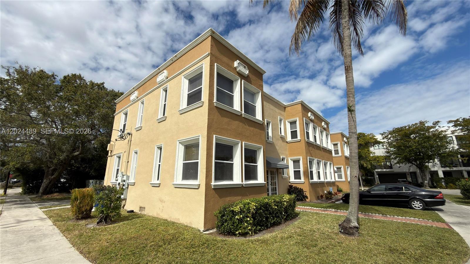 THE VICTORIAN CONDO - Residential