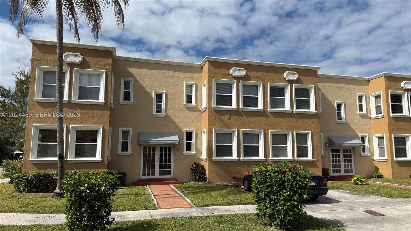 THE VICTORIAN CONDO - Residential