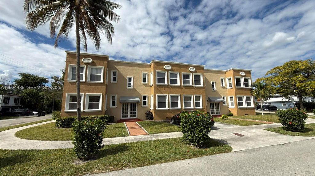 Photo of 401 NE 16th Ave #2, Fort Lauderdale, FL 33301 (MLS # A12024489)