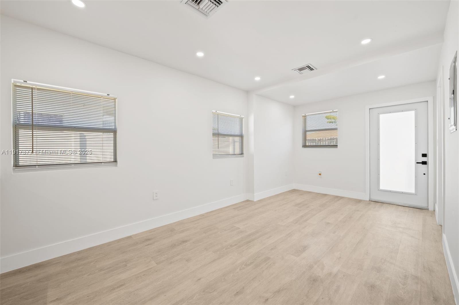 LIBERTY CITY - Residential