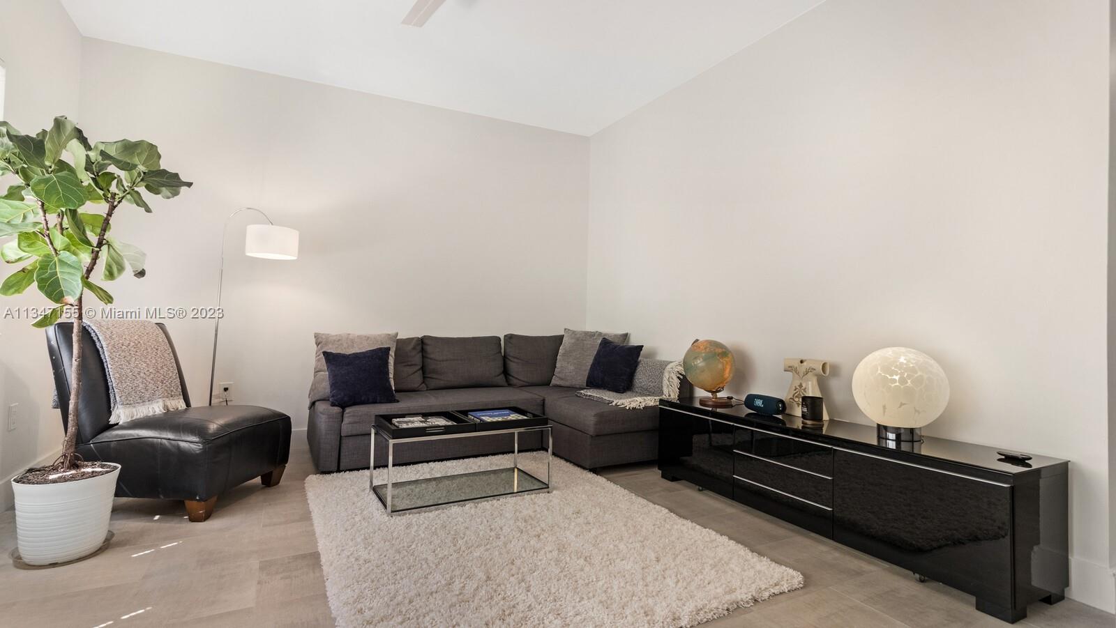 THE GATSBY CONDO - Residential