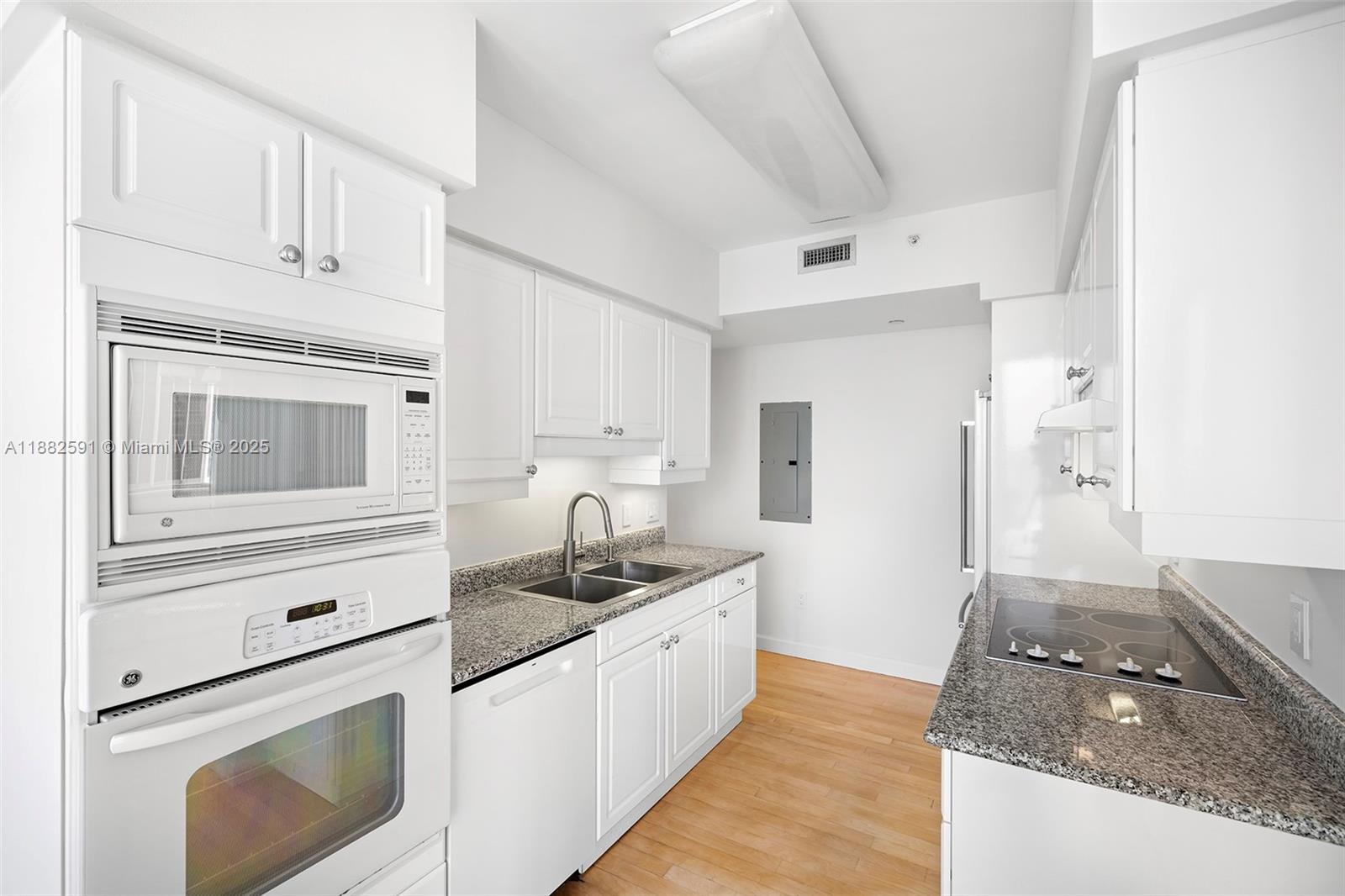 BLUE DIAMOND CONDO - Residential Lease