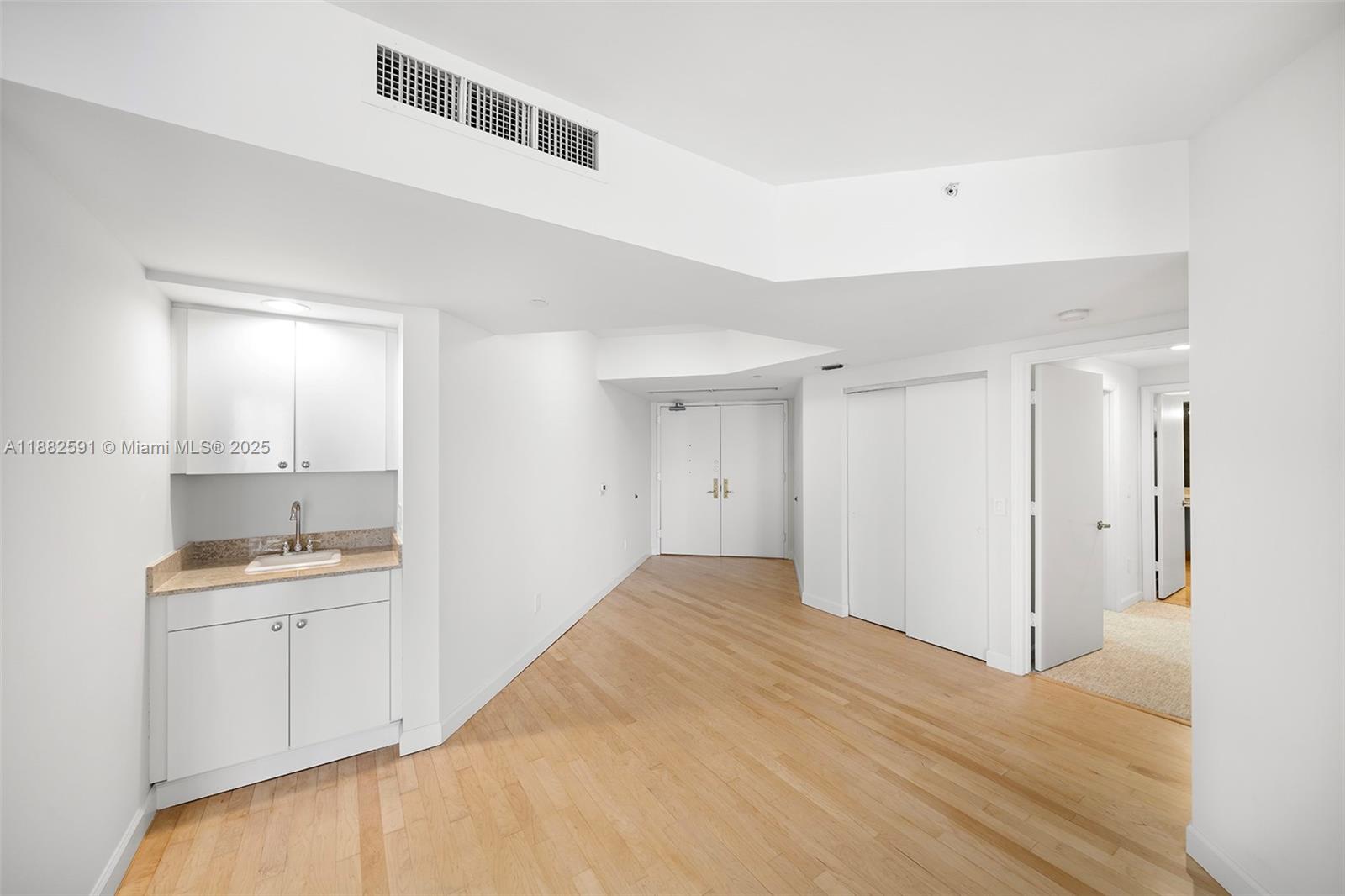 BLUE DIAMOND CONDO - Residential Lease