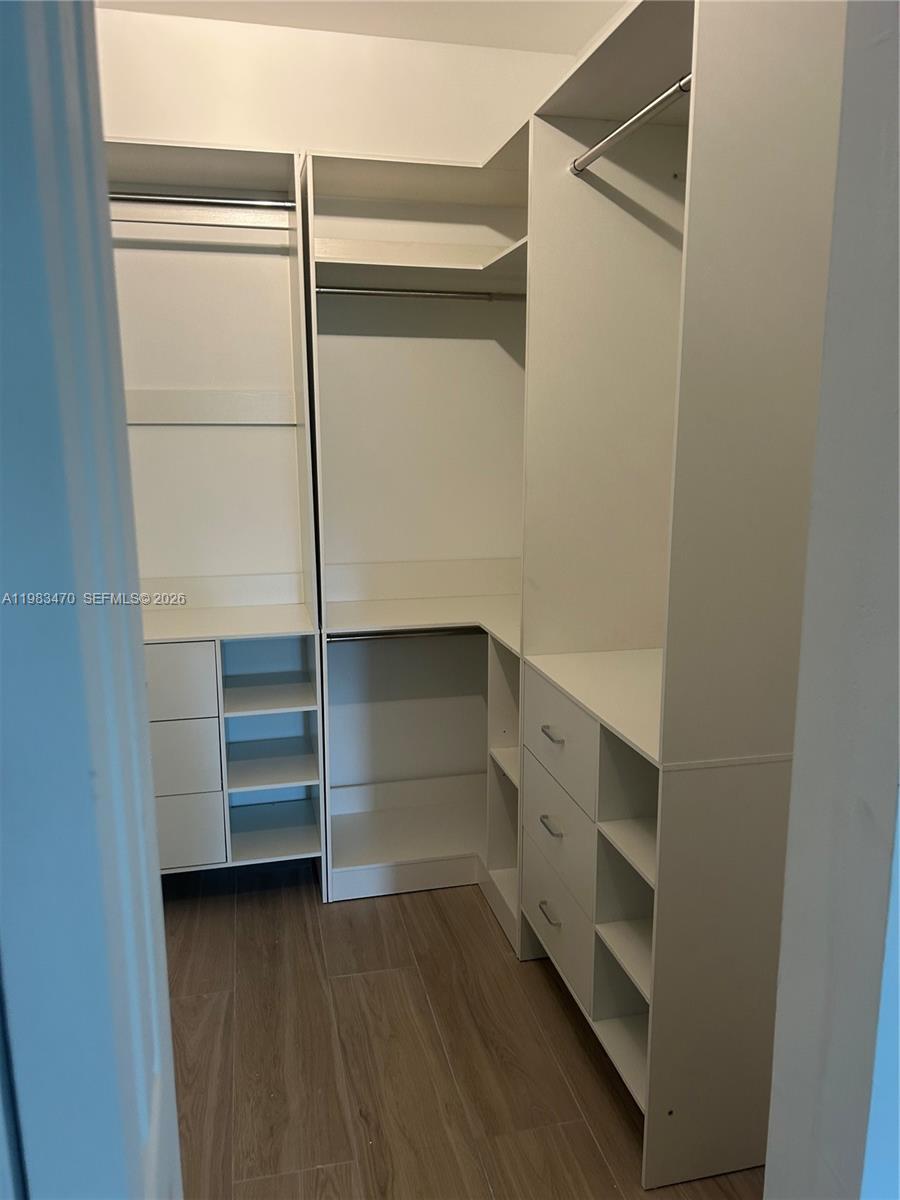 APPLEGREEN CONDO APTS 1 - Residential