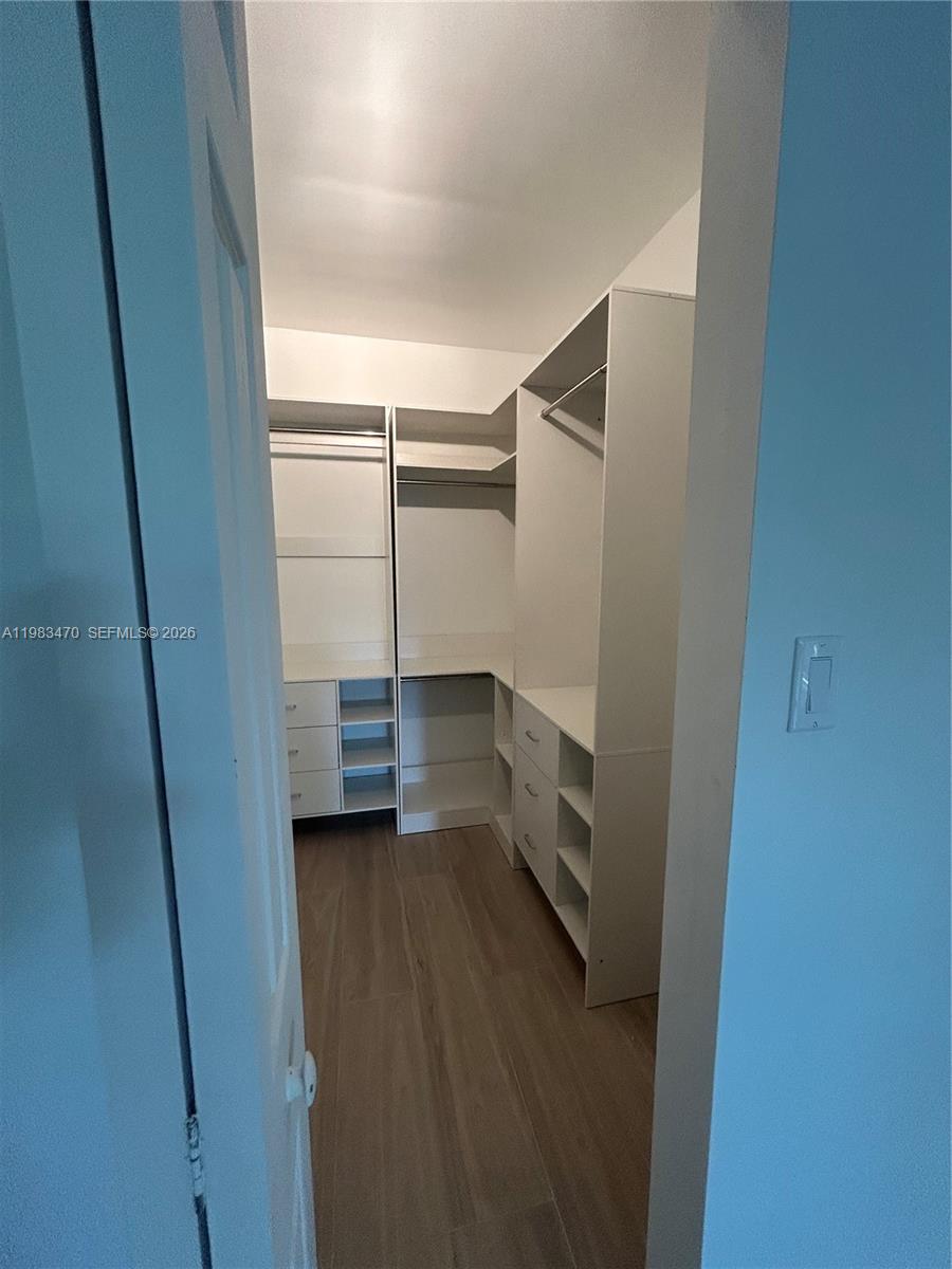 APPLEGREEN CONDO APTS 1 - Residential