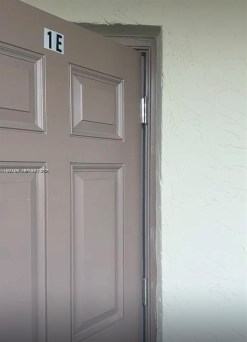 APPLEGREEN CONDO APTS 1 - Residential