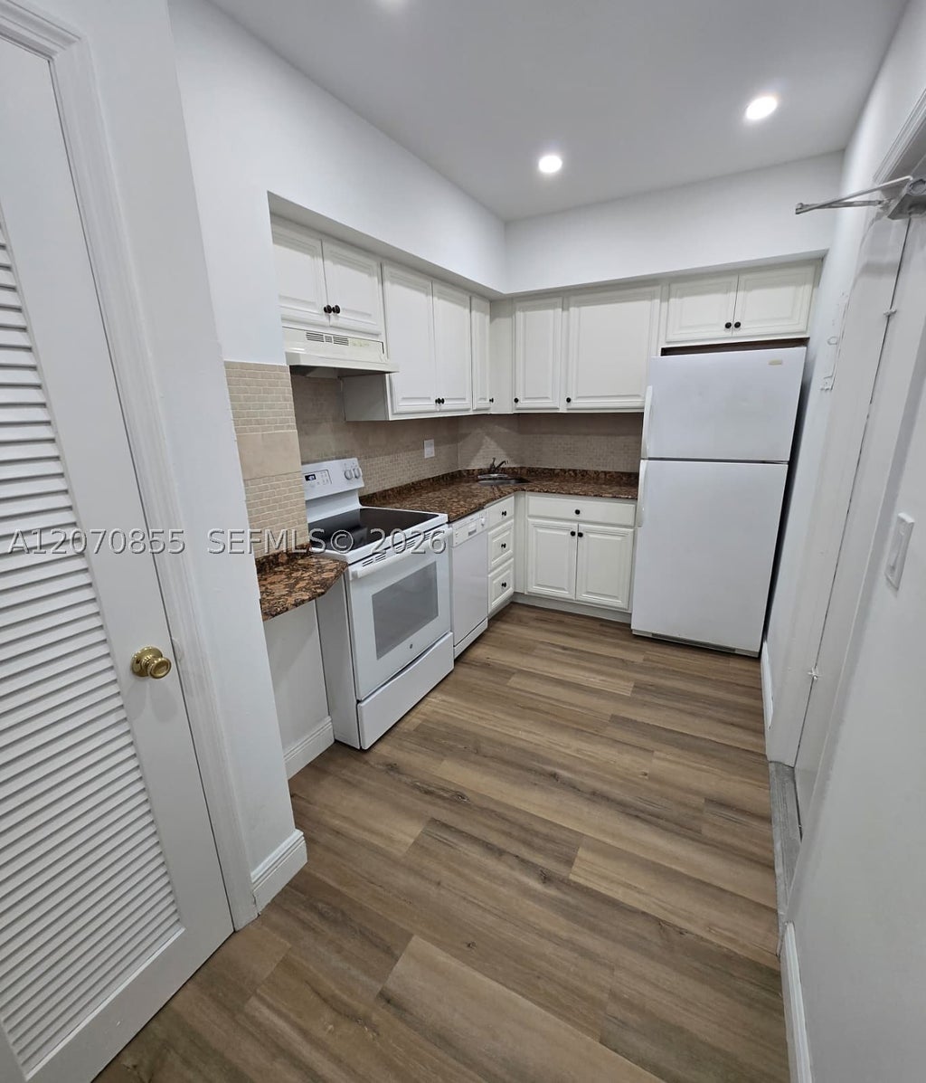 Photo of 2424 SE 17th Causeway #110B, Fort Lauderdale, FL 33316 (MLS # A12070855)