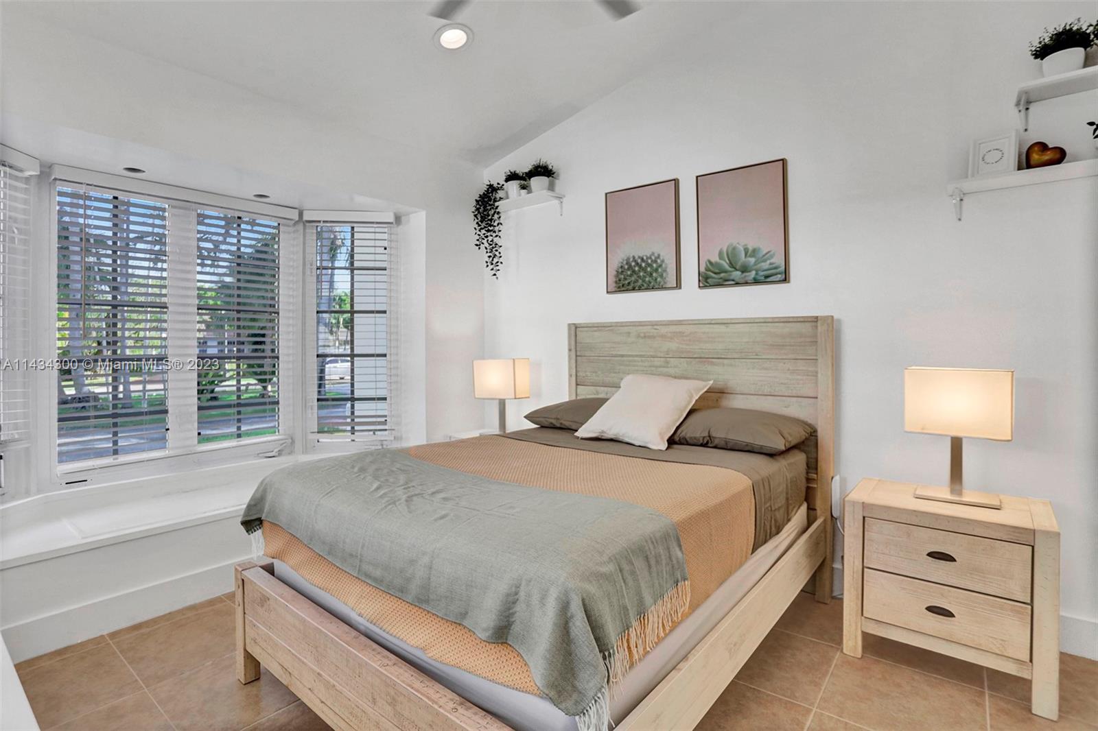 BELLE MEADE ISLAND - Residential