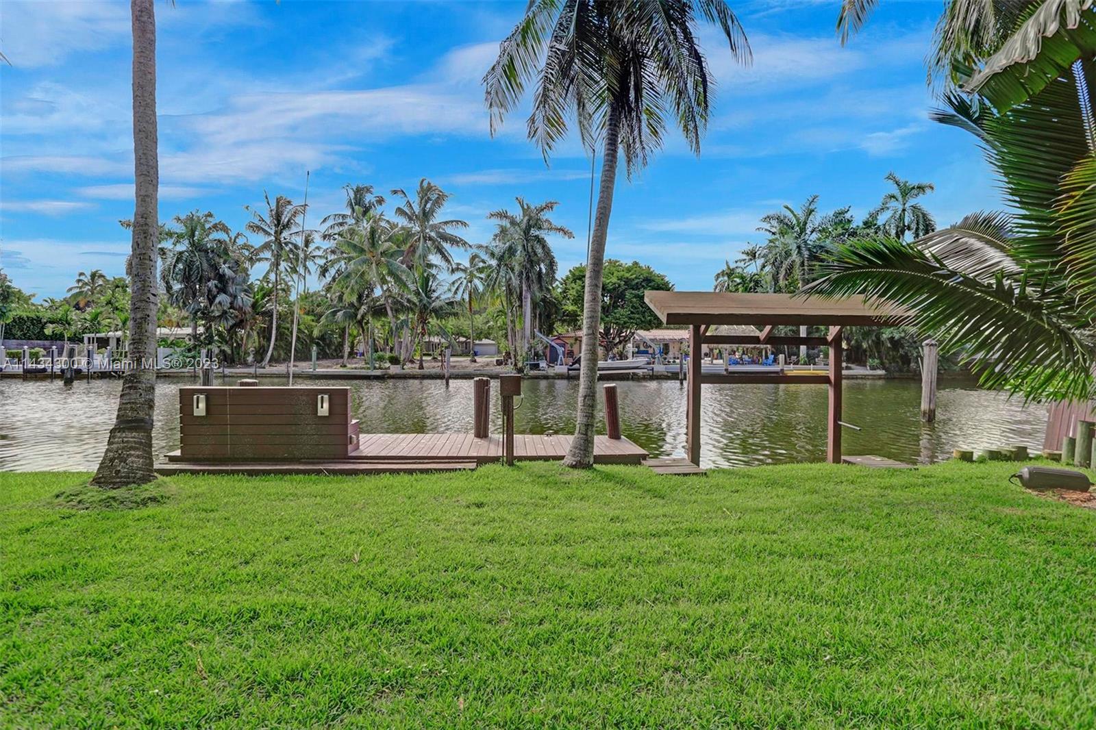 BELLE MEADE ISLAND - Residential