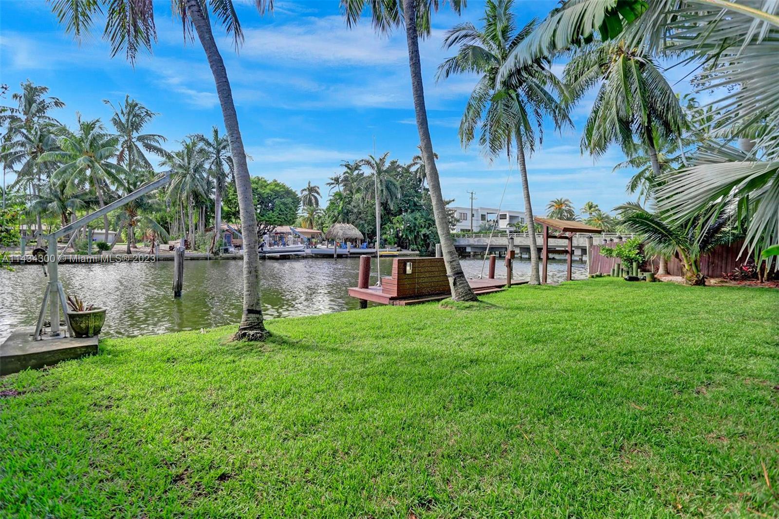 BELLE MEADE ISLAND - Residential