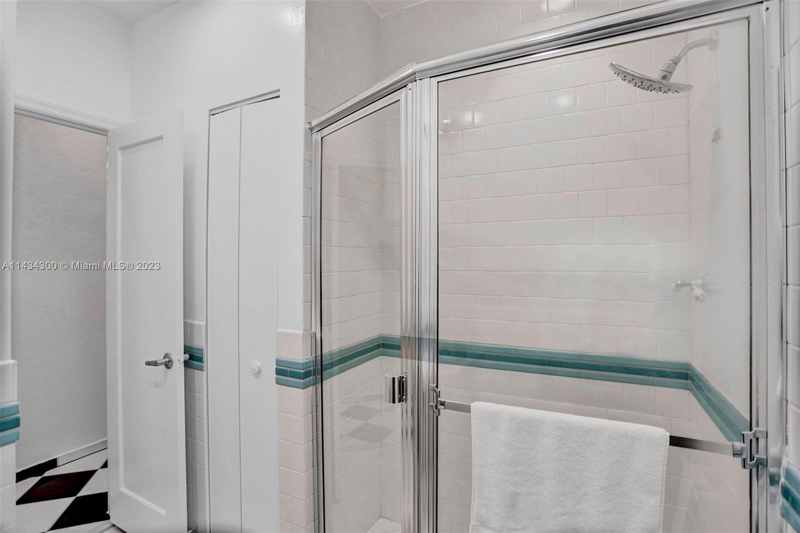 BELLE MEADE ISLAND - Residential