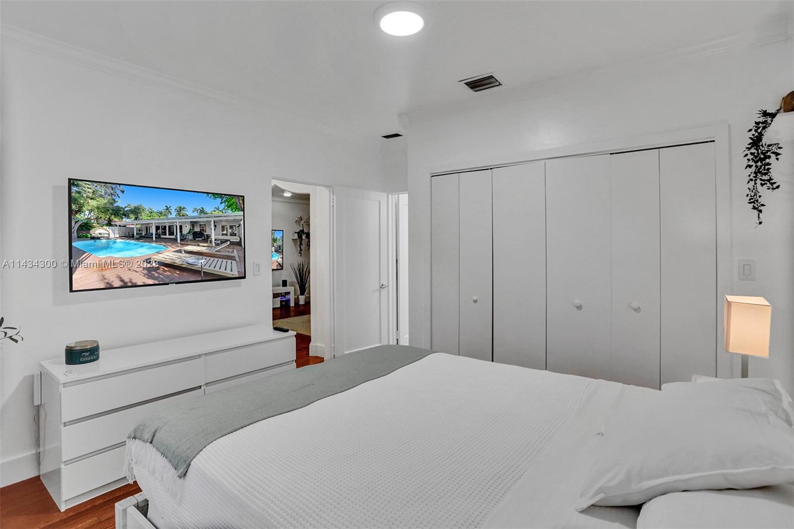 BELLE MEADE ISLAND - Residential