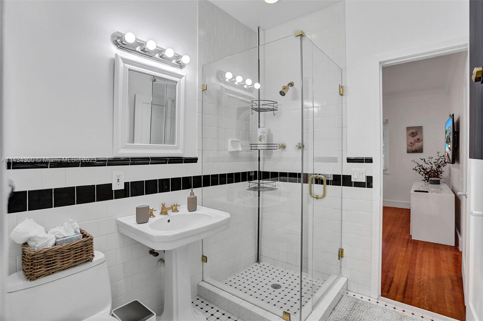 BELLE MEADE ISLAND - Residential