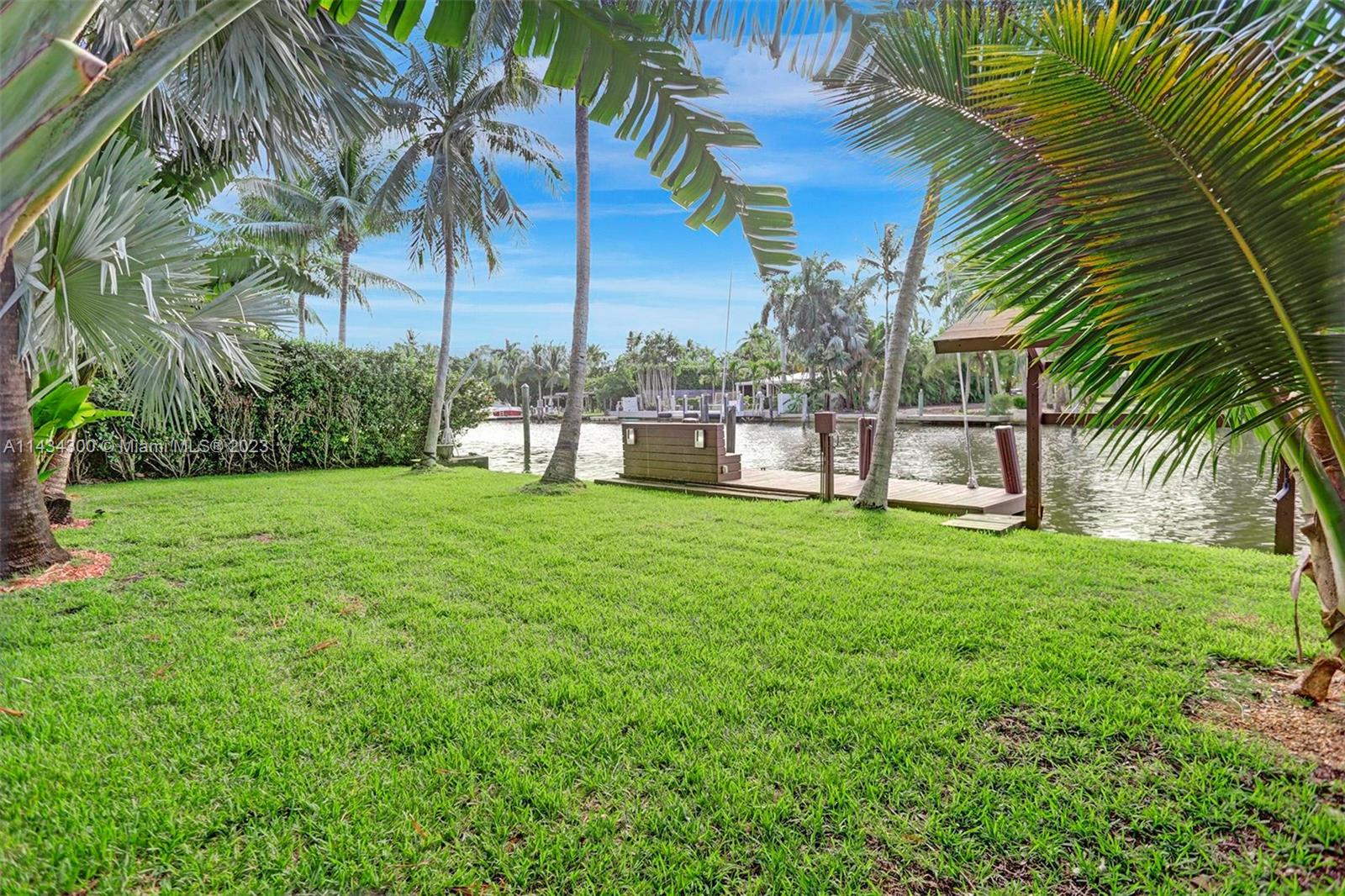 BELLE MEADE ISLAND - Residential