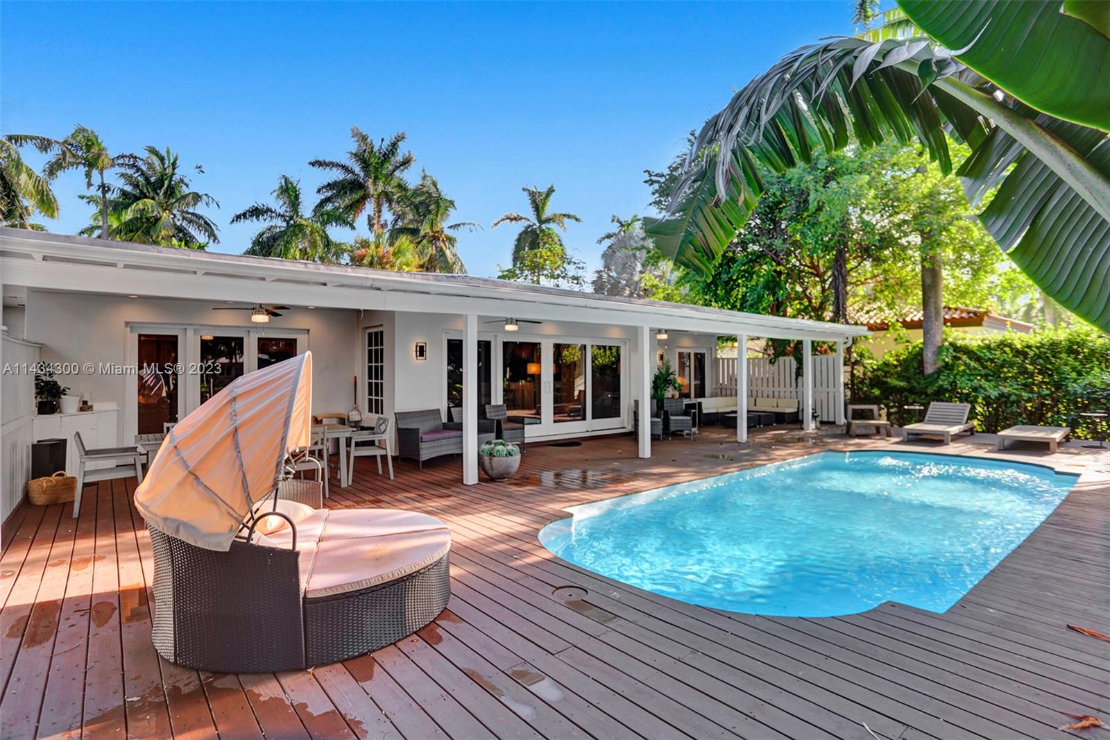 BELLE MEADE ISLAND - Residential