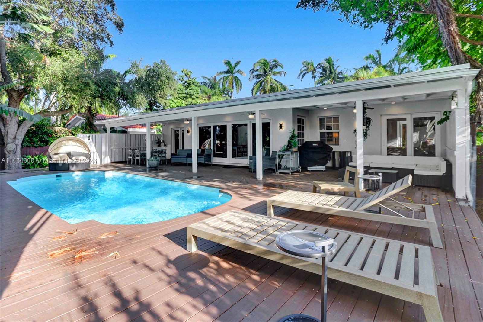 BELLE MEADE ISLAND - Residential