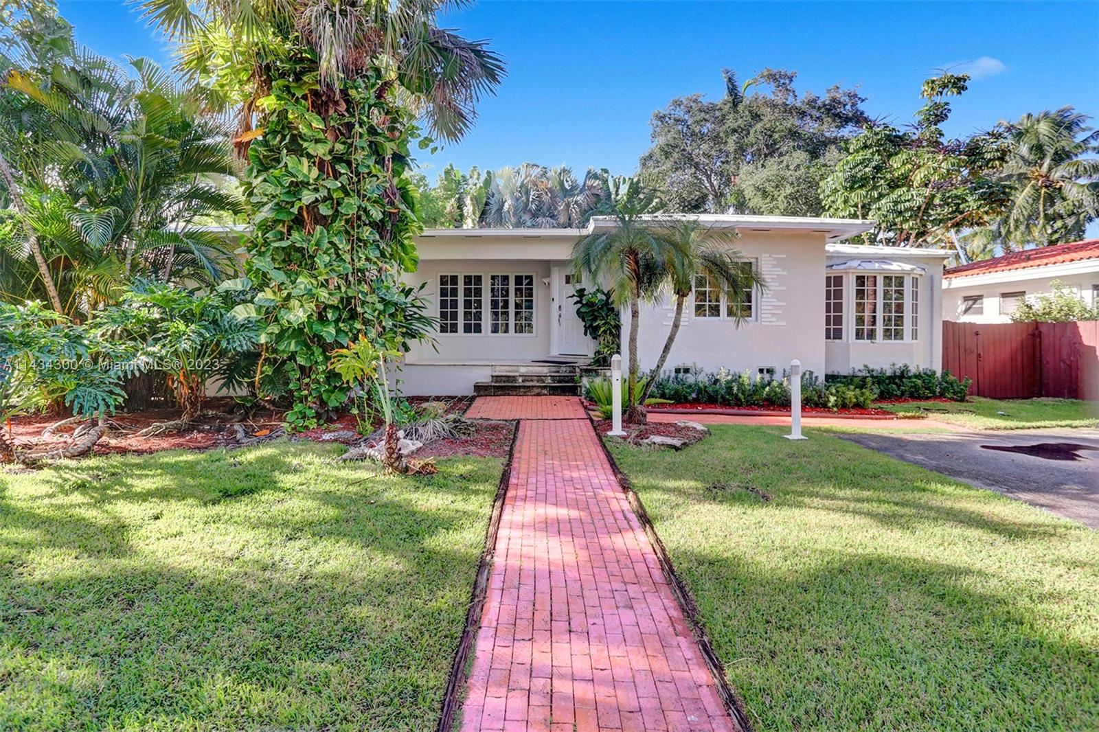 BELLE MEADE ISLAND - Residential