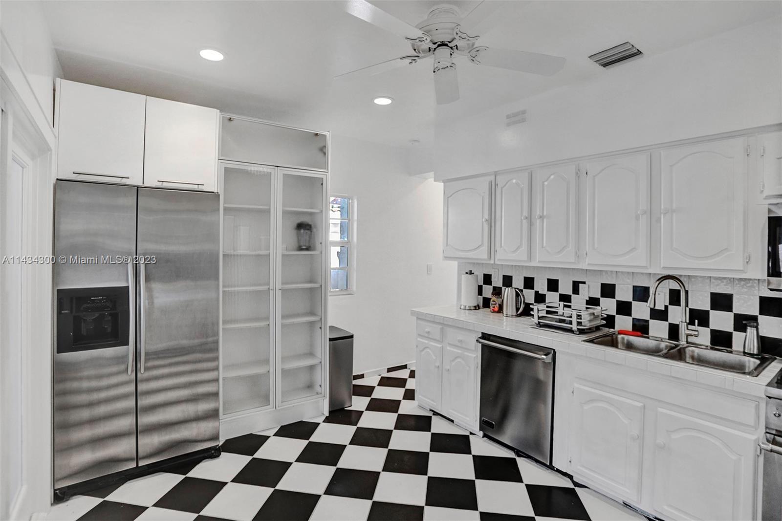 BELLE MEADE ISLAND - Residential