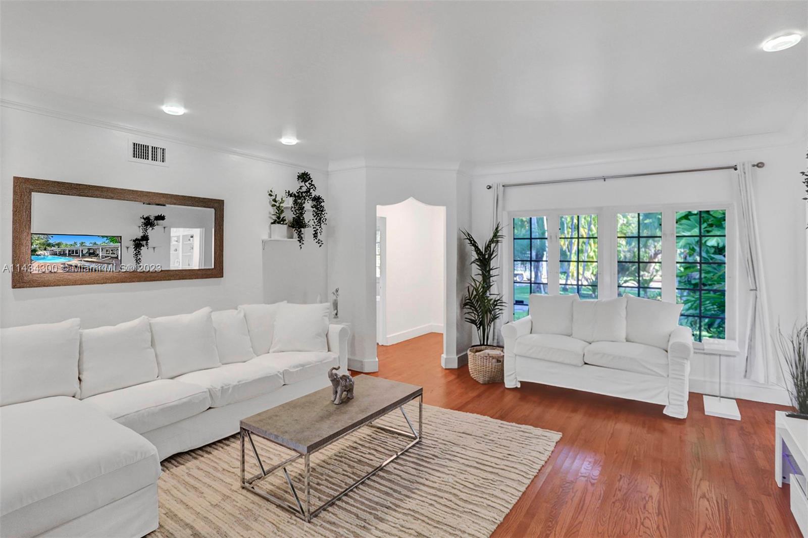 BELLE MEADE ISLAND - Residential