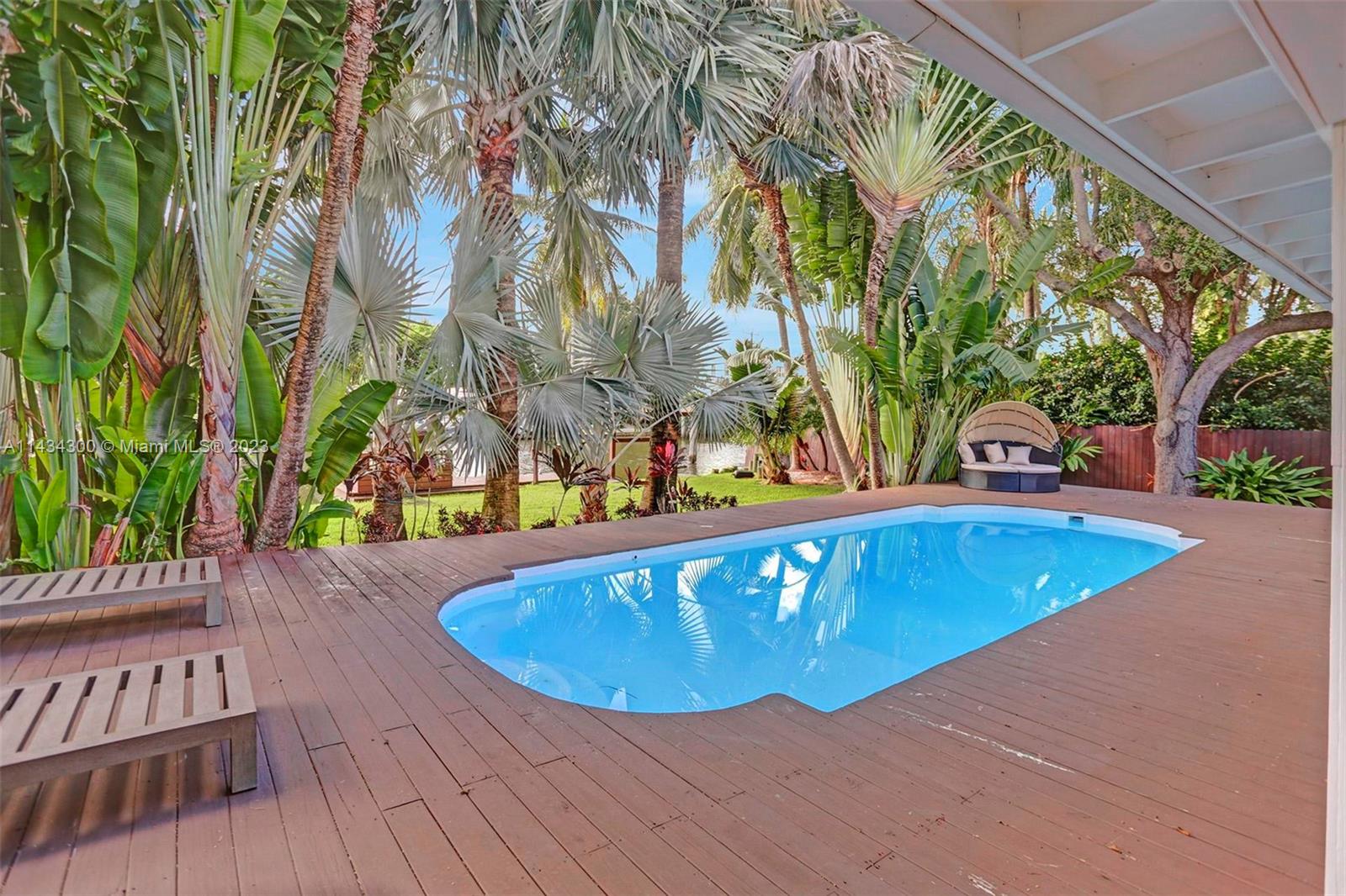 BELLE MEADE ISLAND - Residential