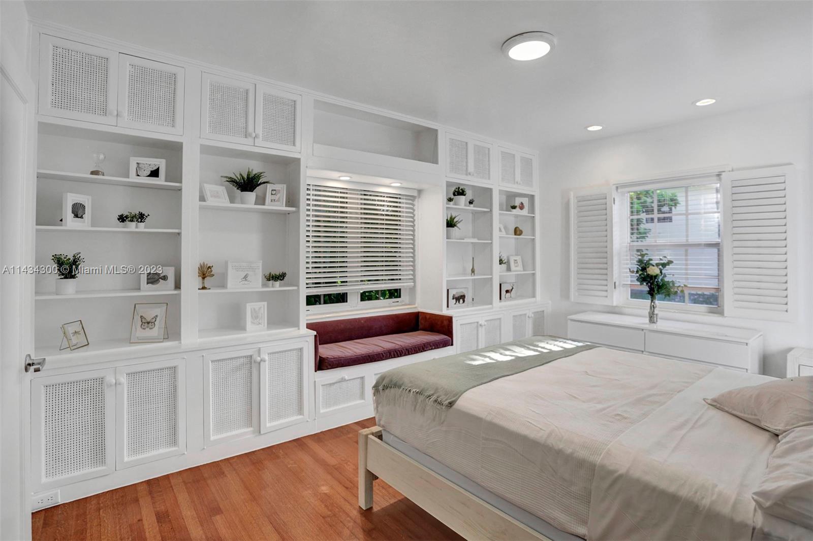 BELLE MEADE ISLAND - Residential