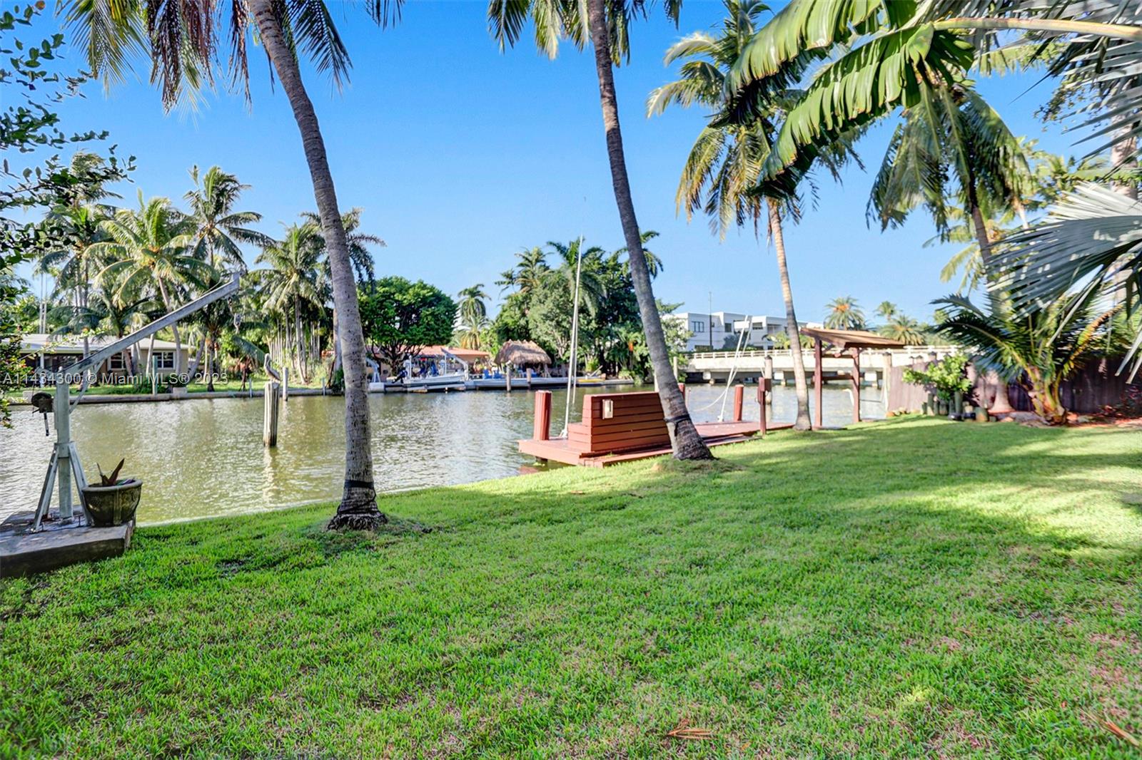 BELLE MEADE ISLAND - Residential