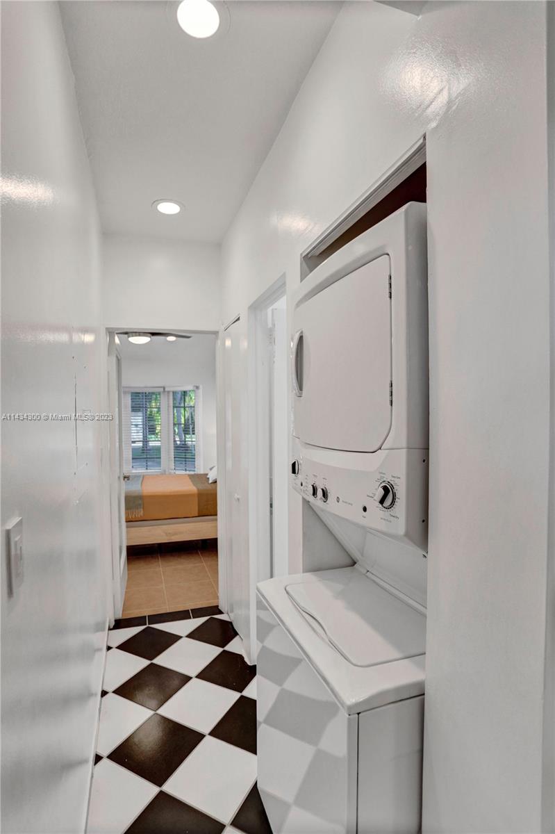 BELLE MEADE ISLAND - Residential