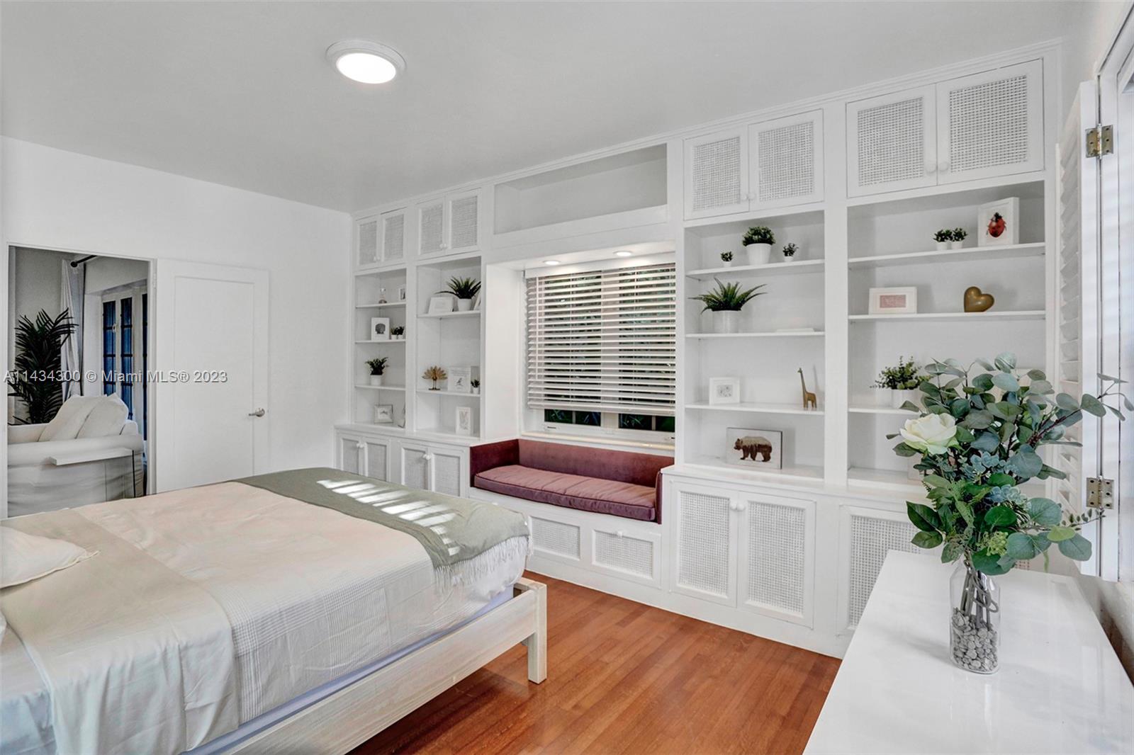 BELLE MEADE ISLAND - Residential