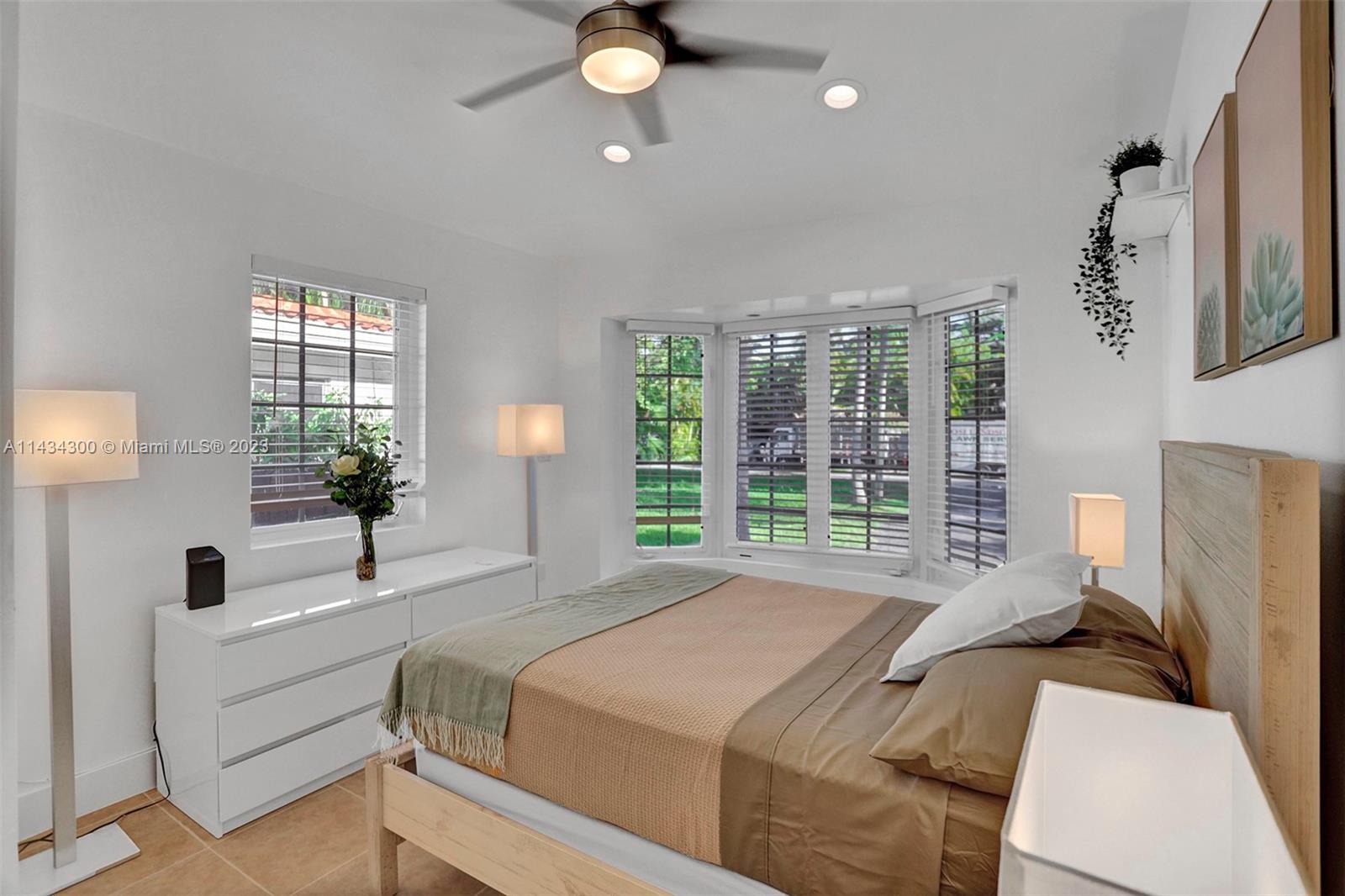 BELLE MEADE ISLAND - Residential