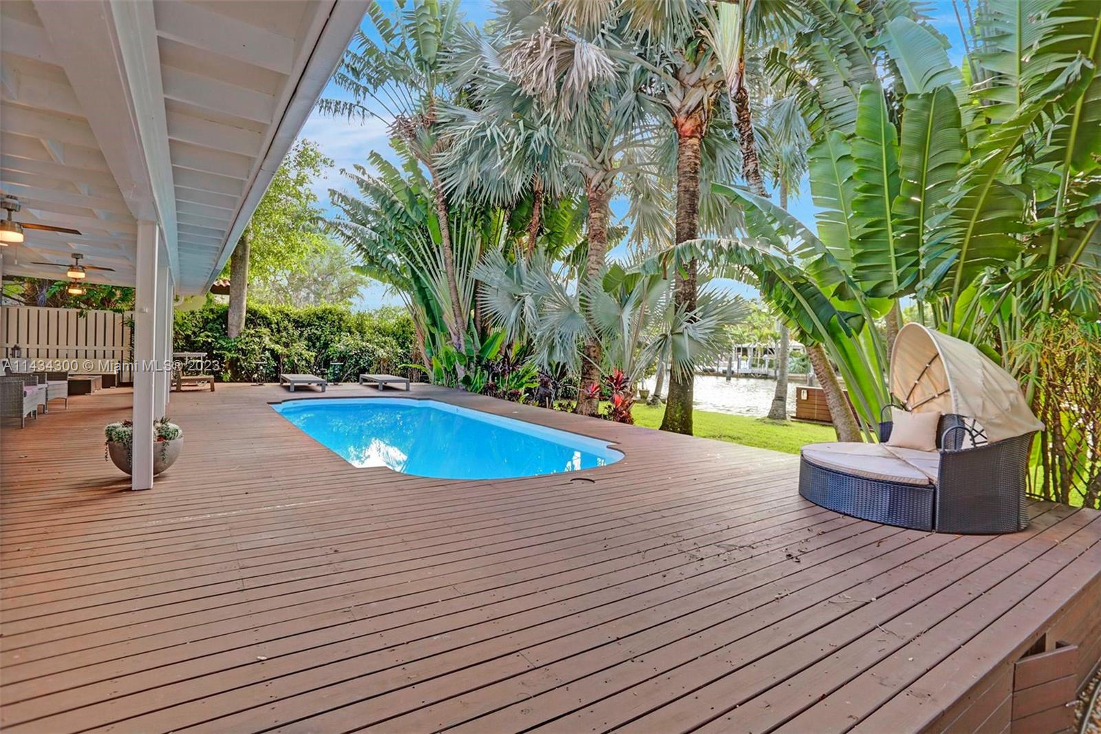 BELLE MEADE ISLAND - Residential