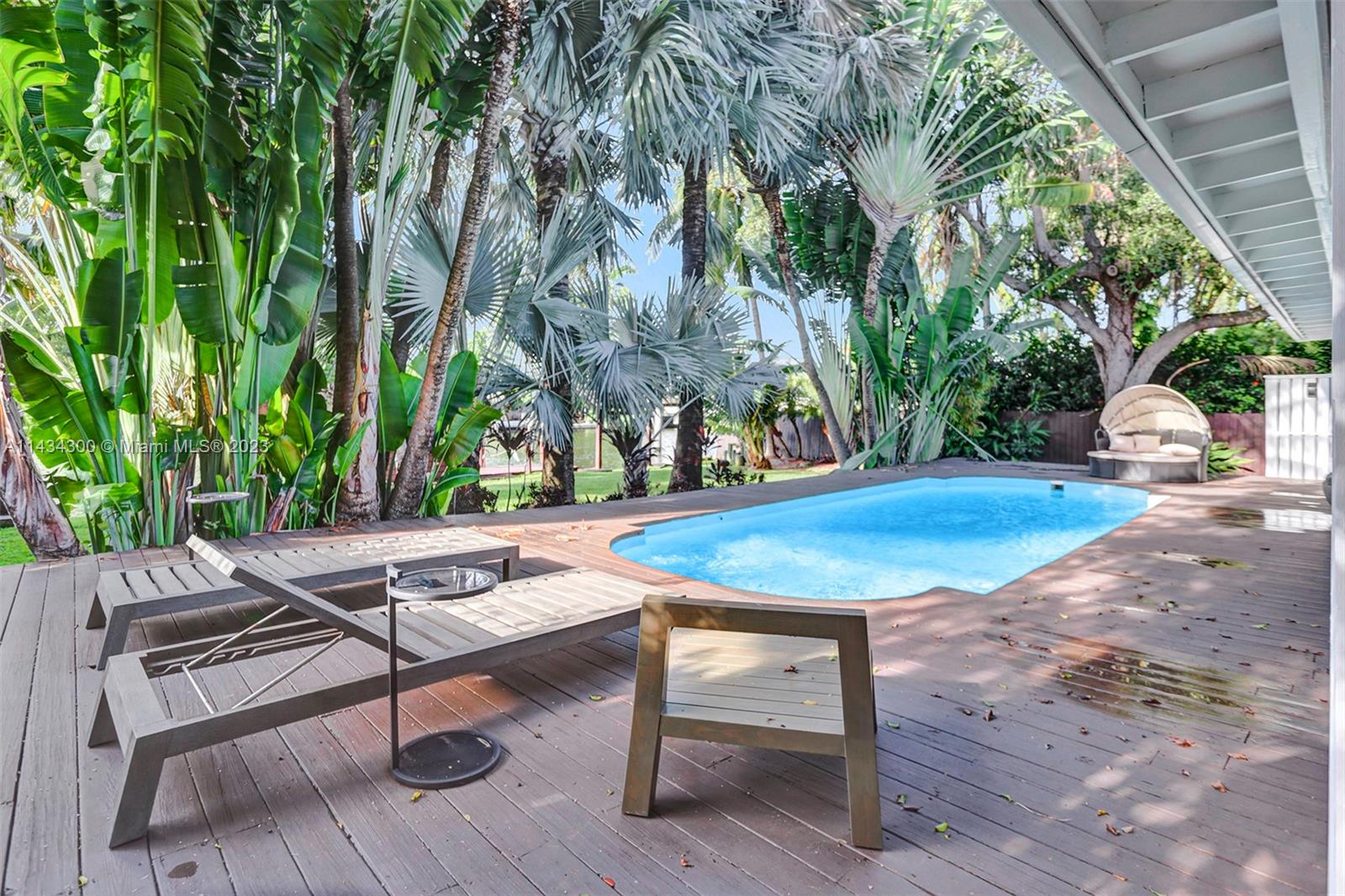 BELLE MEADE ISLAND - Residential