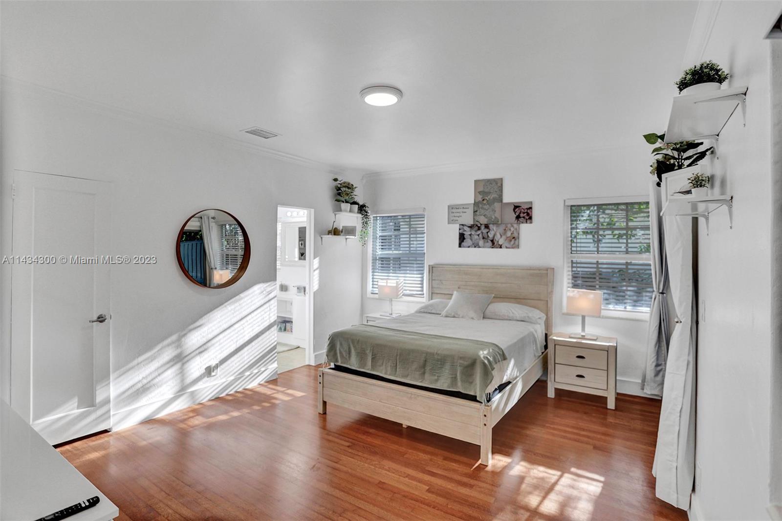 BELLE MEADE ISLAND - Residential