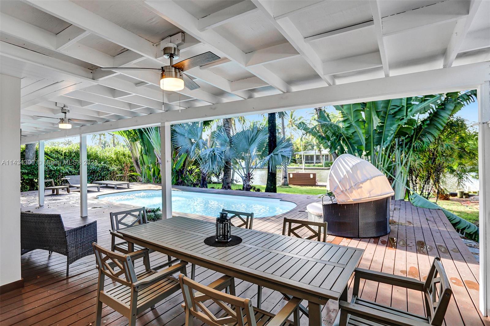 BELLE MEADE ISLAND - Residential