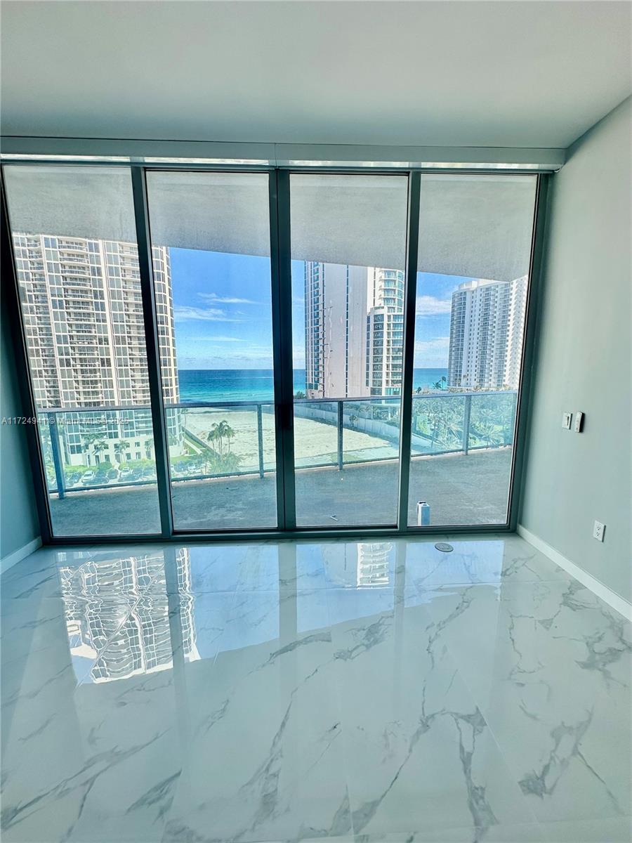 AURORA CONDO - Residential