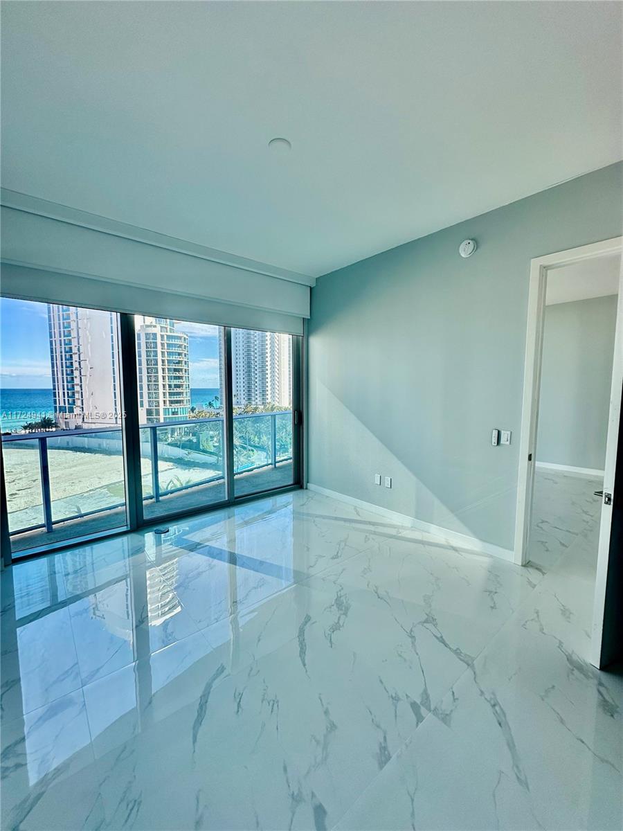 AURORA CONDO - Residential