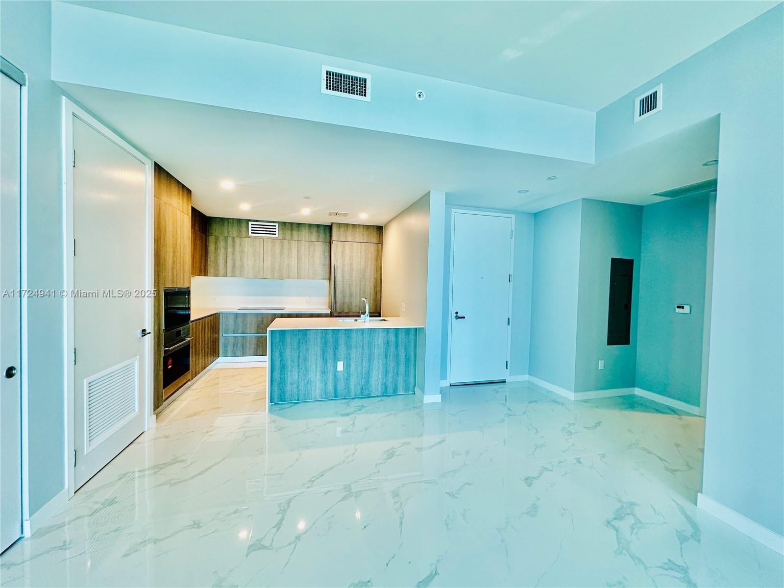 AURORA CONDO - Residential