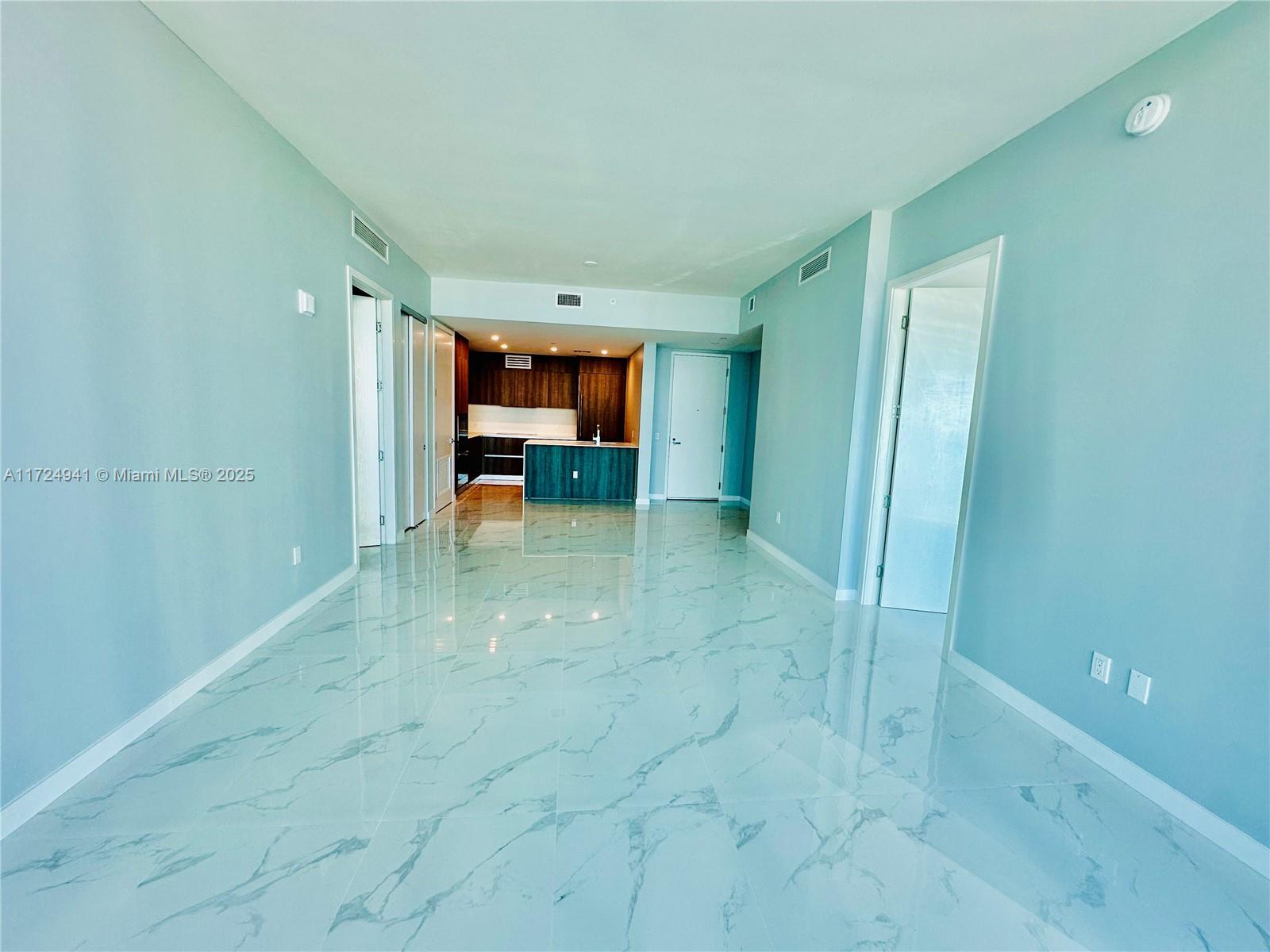 AURORA CONDO - Residential