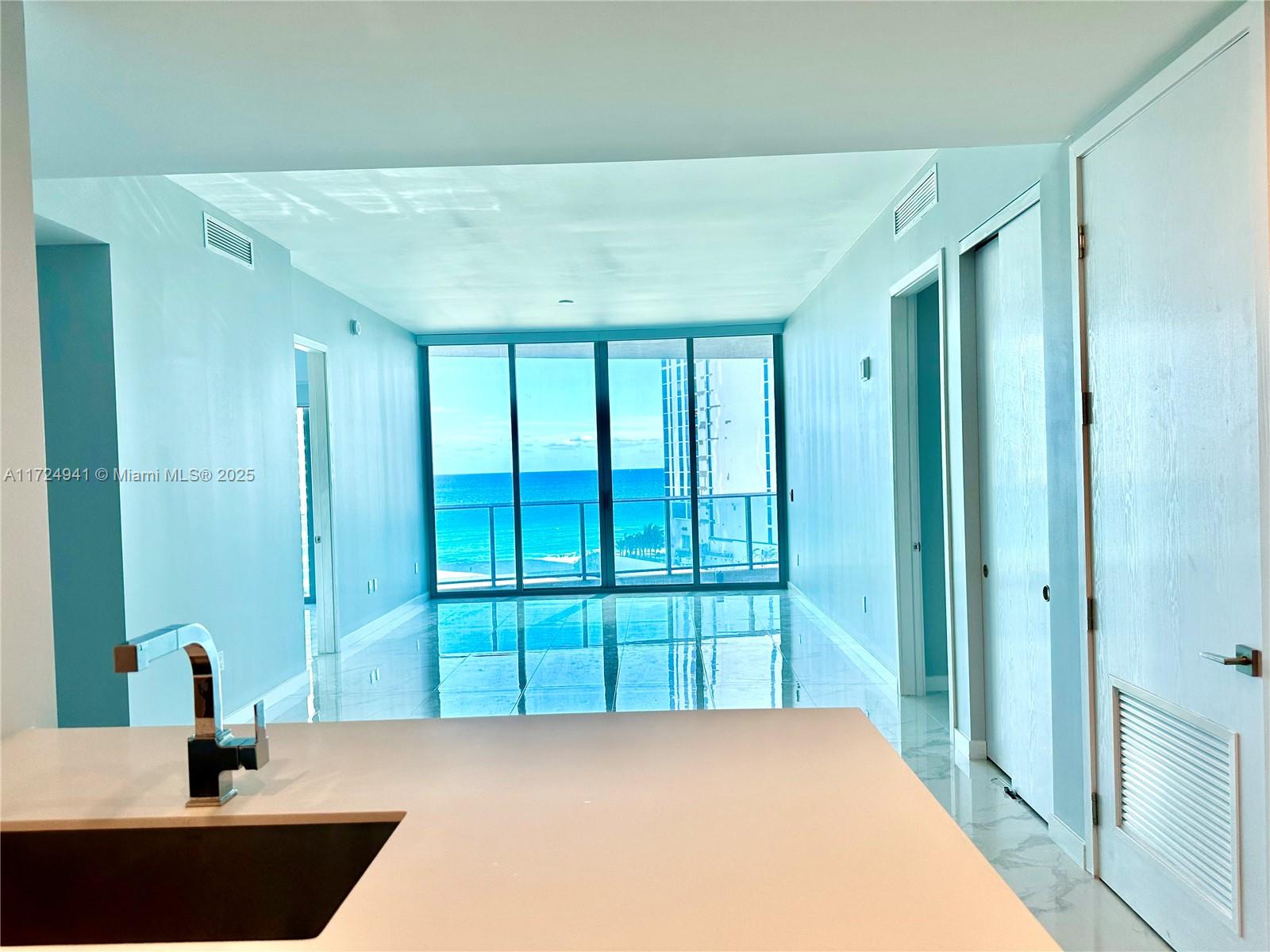 AURORA CONDO - Residential