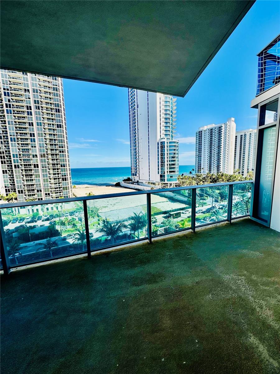 AURORA CONDO - Residential