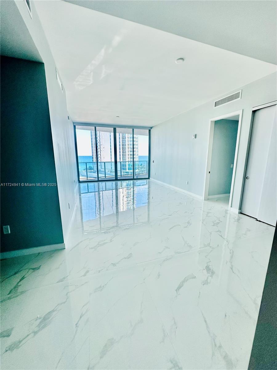 AURORA CONDO - Residential