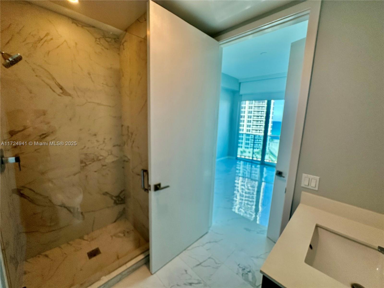 AURORA CONDO - Residential