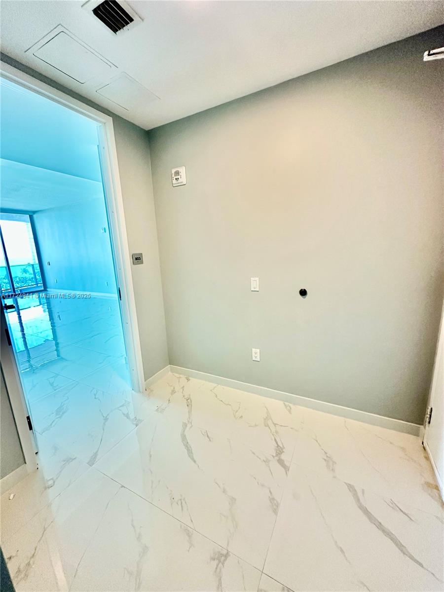 AURORA CONDO - Residential