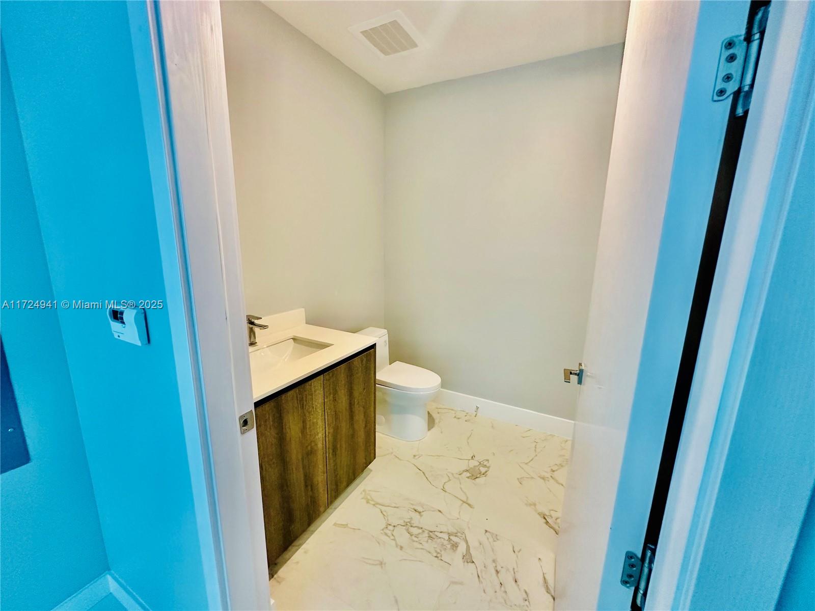 AURORA CONDO - Residential