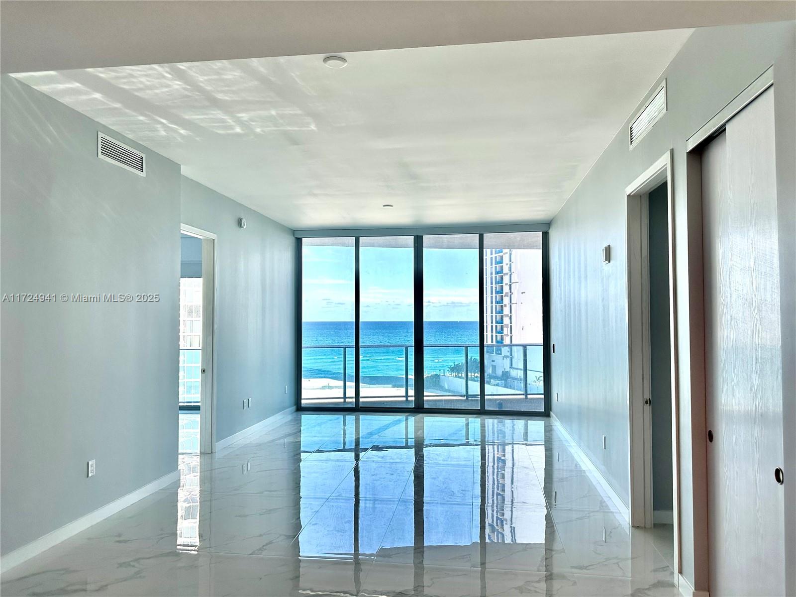 AURORA CONDO - Residential