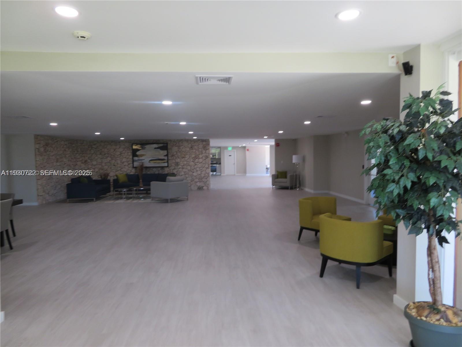 THE HORIZONS CONDO #7 - Residential